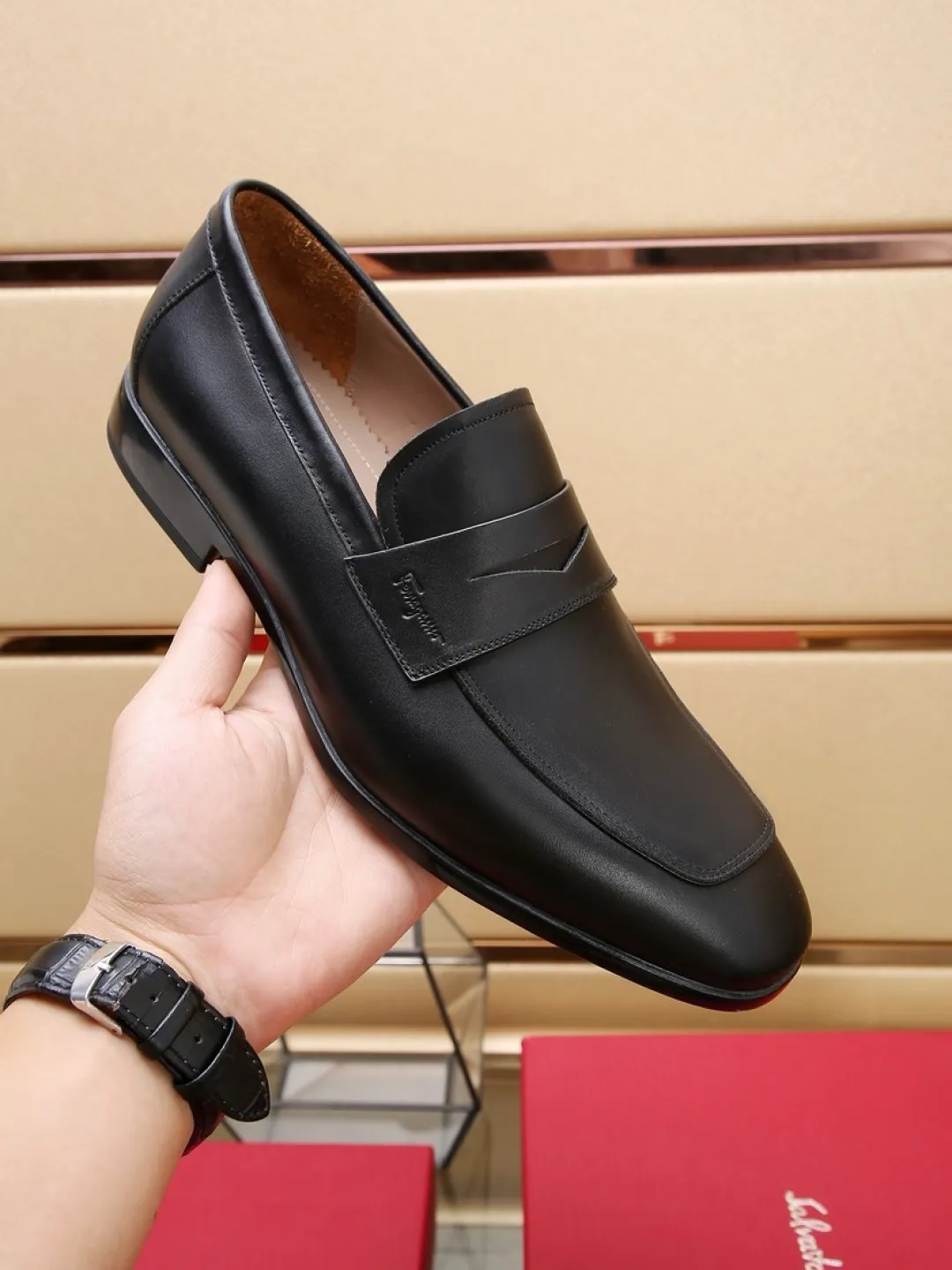 Factory P620💰🔥《Ferragamo》👏Latest•High-end top brand luxury~purchasing agent, top~quality. New fashionable business men's shoes🔜The uppers are made of original open-edge beaded cowhide➕cowhide·lining, with fine workmanship. The original stylish and soft combination wear-resistant and non-slip outsole is light and comfortable on the feet. The real thing looks better in real life. Size: 38/44